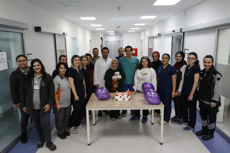 380 gram doğan bebek 155 günlük mücadeleyle yaşama tutundu