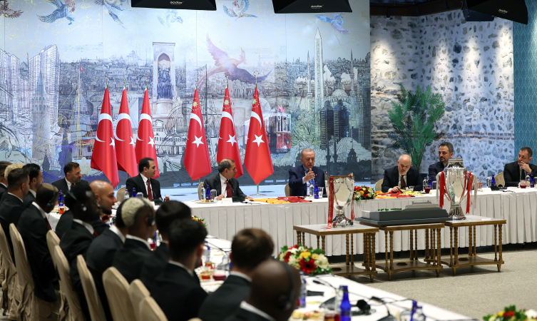 Cumhurbaşkanı Erdoğan, Galatasaray futbol takımını kabul etti