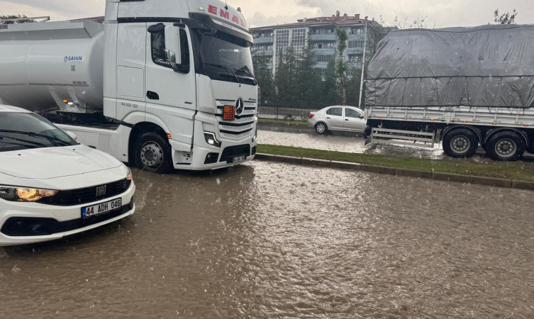 Malatya ve Ardahan’da dolu yağdı
