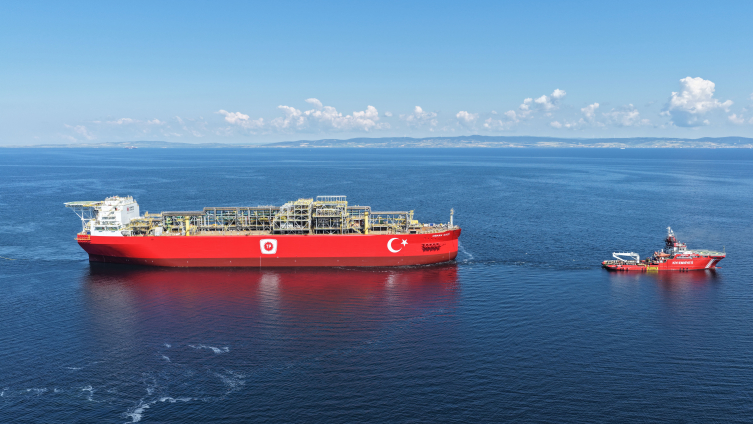 Türkiye’nin ilk yüzer doğal gaz üretim platformu 29 Mayıs’ta Boğaz’dan geçecek