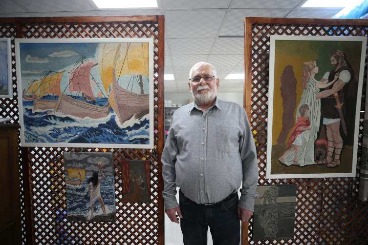 Kum tanelerini sanat eserine dönüştürüyor