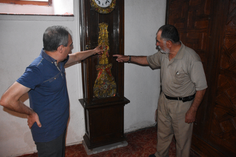 Afyonkarahisar'da Ulu Cami'deki 140 yıllık kurmalı saat zamana tanıklık ediyor