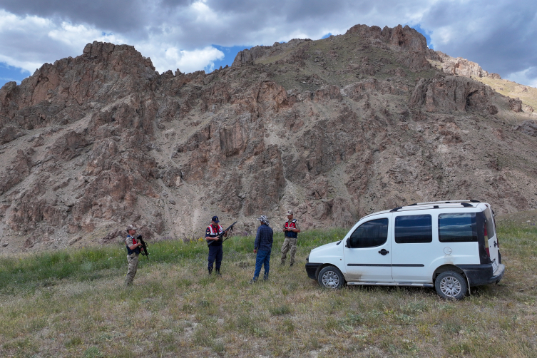 Van'da yaban keçileri jandarmanın korumasında
