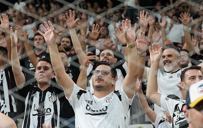 Beşiktaş-St Patrick’s maçında taraftardan protesto