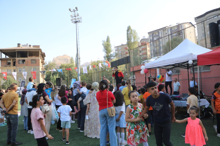 'Bir Anadolu Şenliği' Hakkari’de başladı