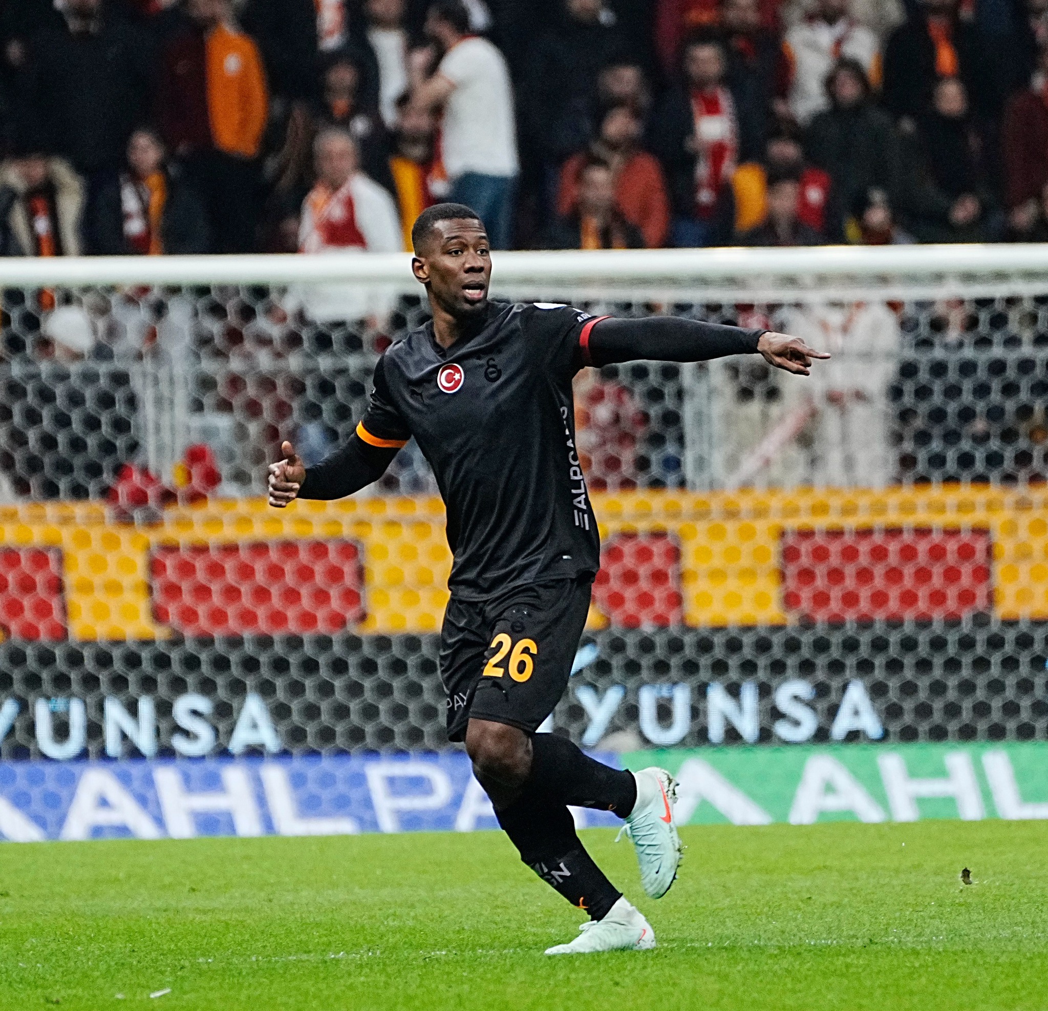 Galatasaray’dan iki isme şok kadro dışı!