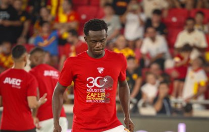 Göztepe, Konyaspor maçında ısınmaya ‘30 Ağustos Zafer Bayramı’ tişörtleriyle çıktı!