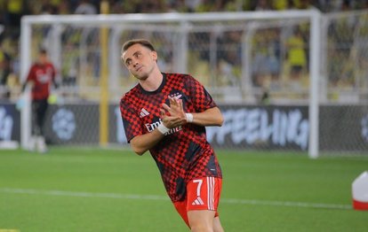 Kerem Aktürkoğlu kendisini alkışlayan Fenerbahçe taraftarına yanıt verdi!