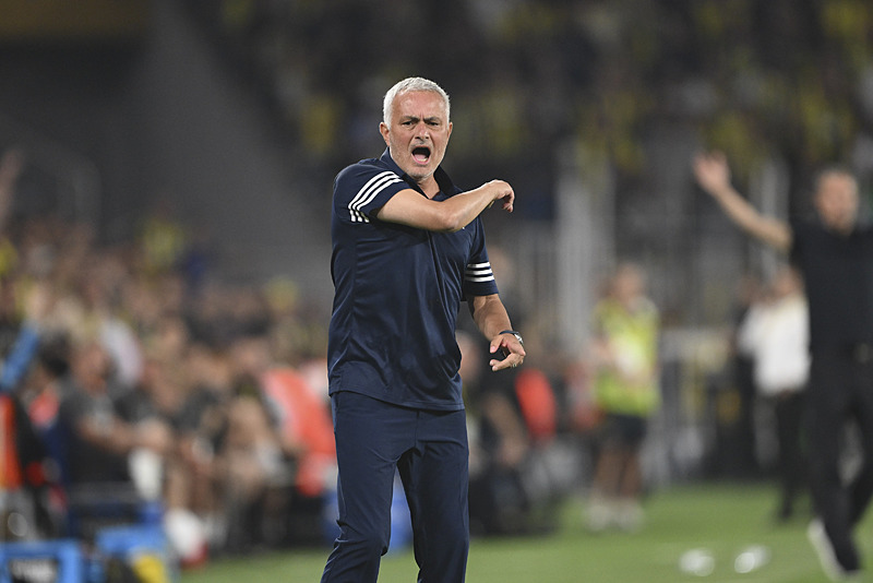 Usta yazardan Fenerbahçe-Feyenoord maçını değerlendirdi: Kadıköy ruhu