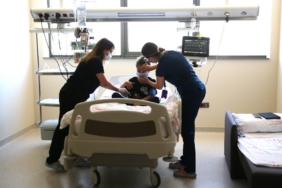 Adana Şehir Hastanesi nakil bekleyen 75 çocuğa umut oldu