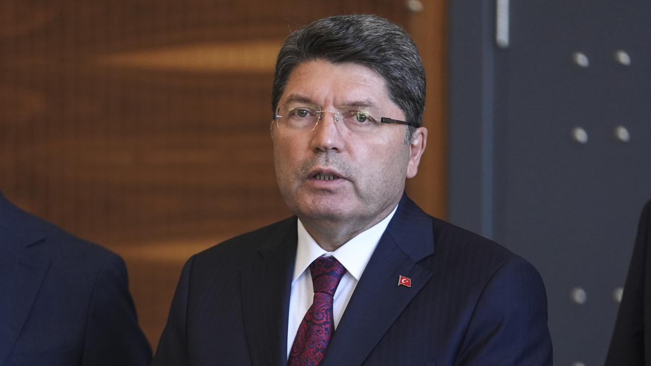 Bakan Tunç'tan Özel'e tepki: Soruşturmalar siyasi değil