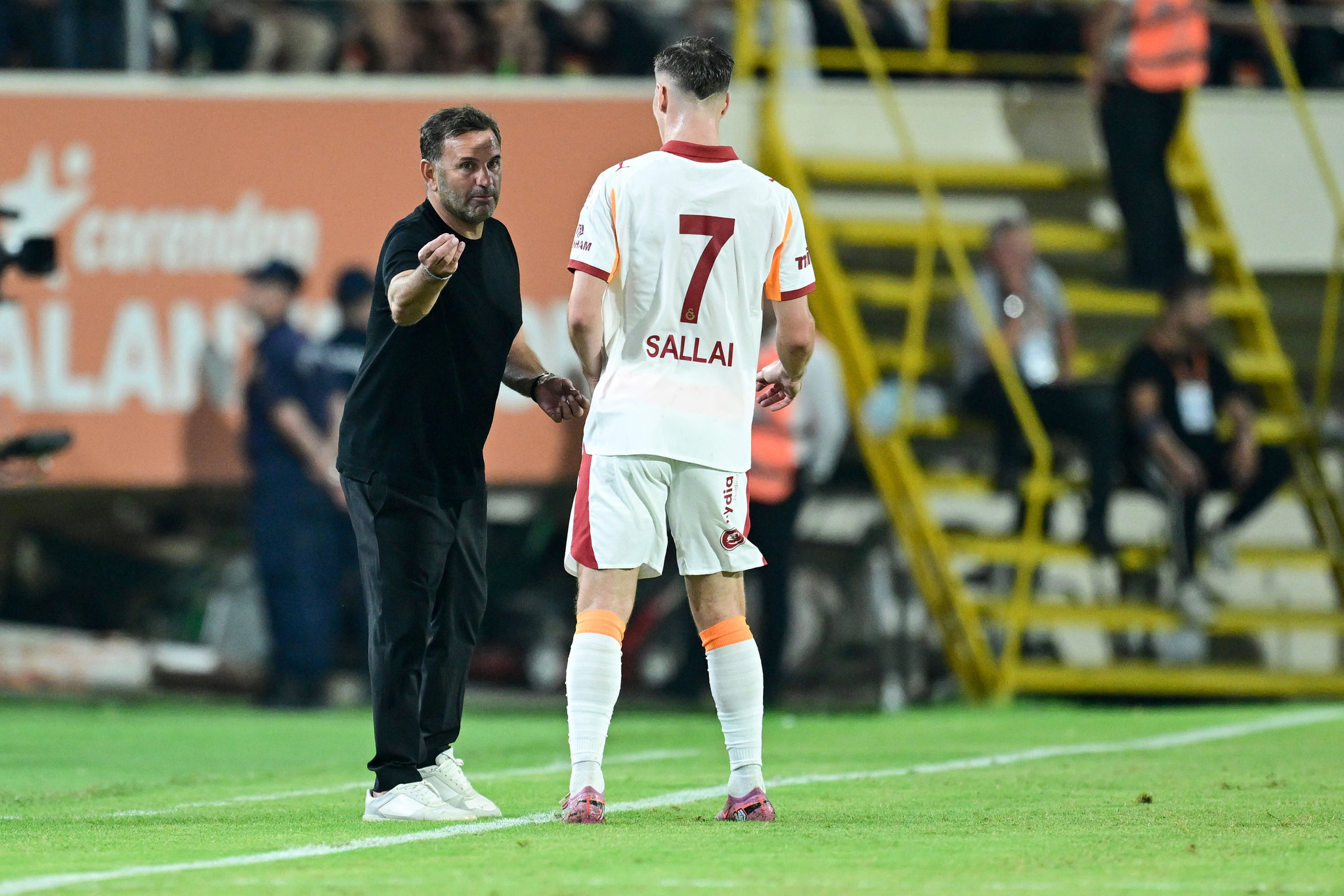Okan Buruk’a eleştiri yağmuru! Sana 2 Uğurcan lazım!