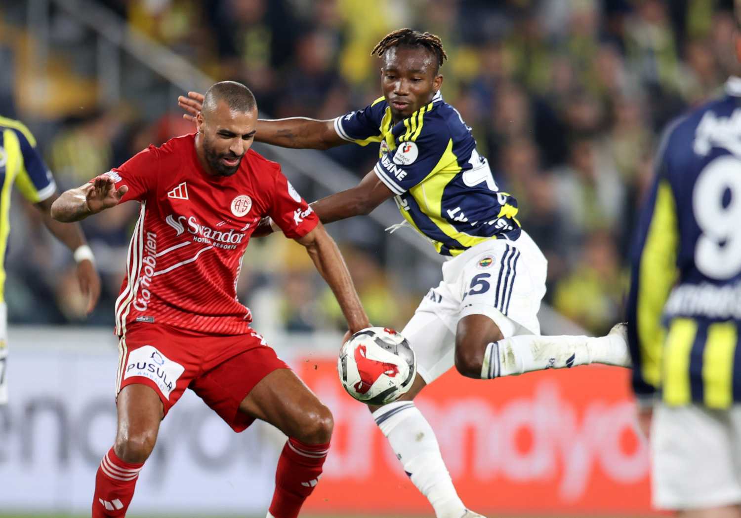 Fenerbahçe’de 11 yıl sonra bir ilk! Yeni transfer rekor kırdı