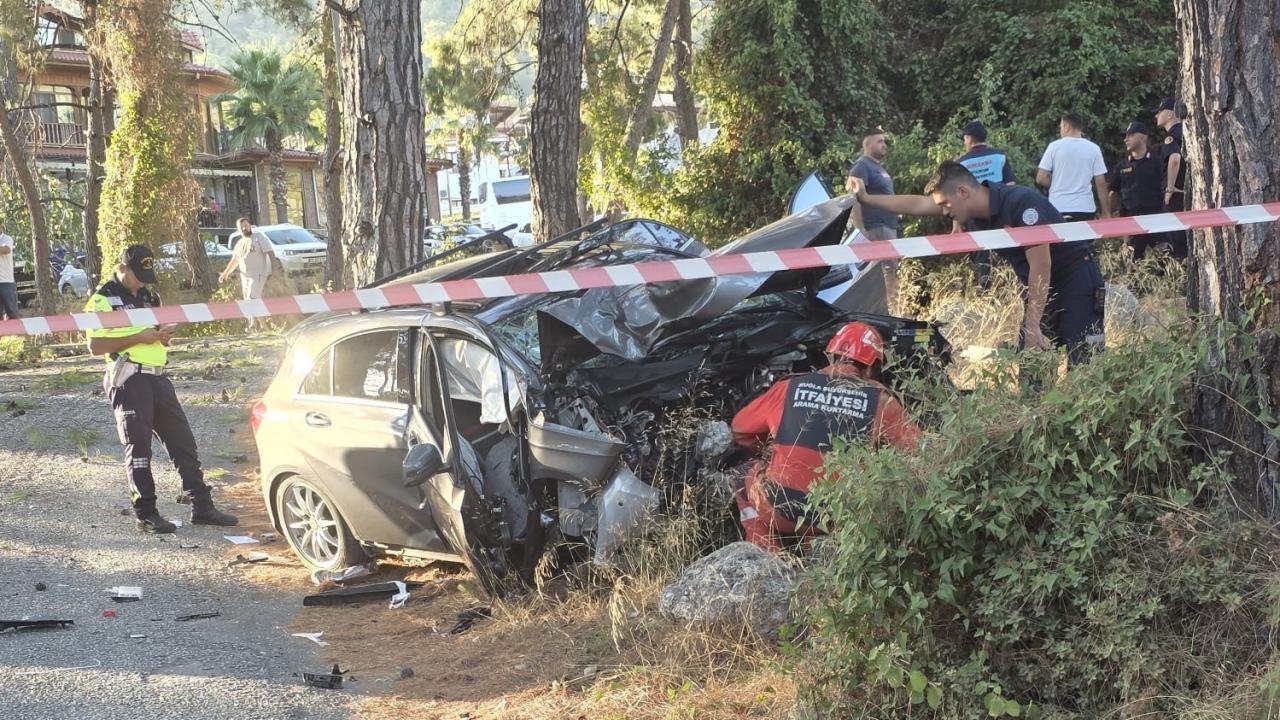 Muğla'da otomobil ağaca çaptı: 1 ölü