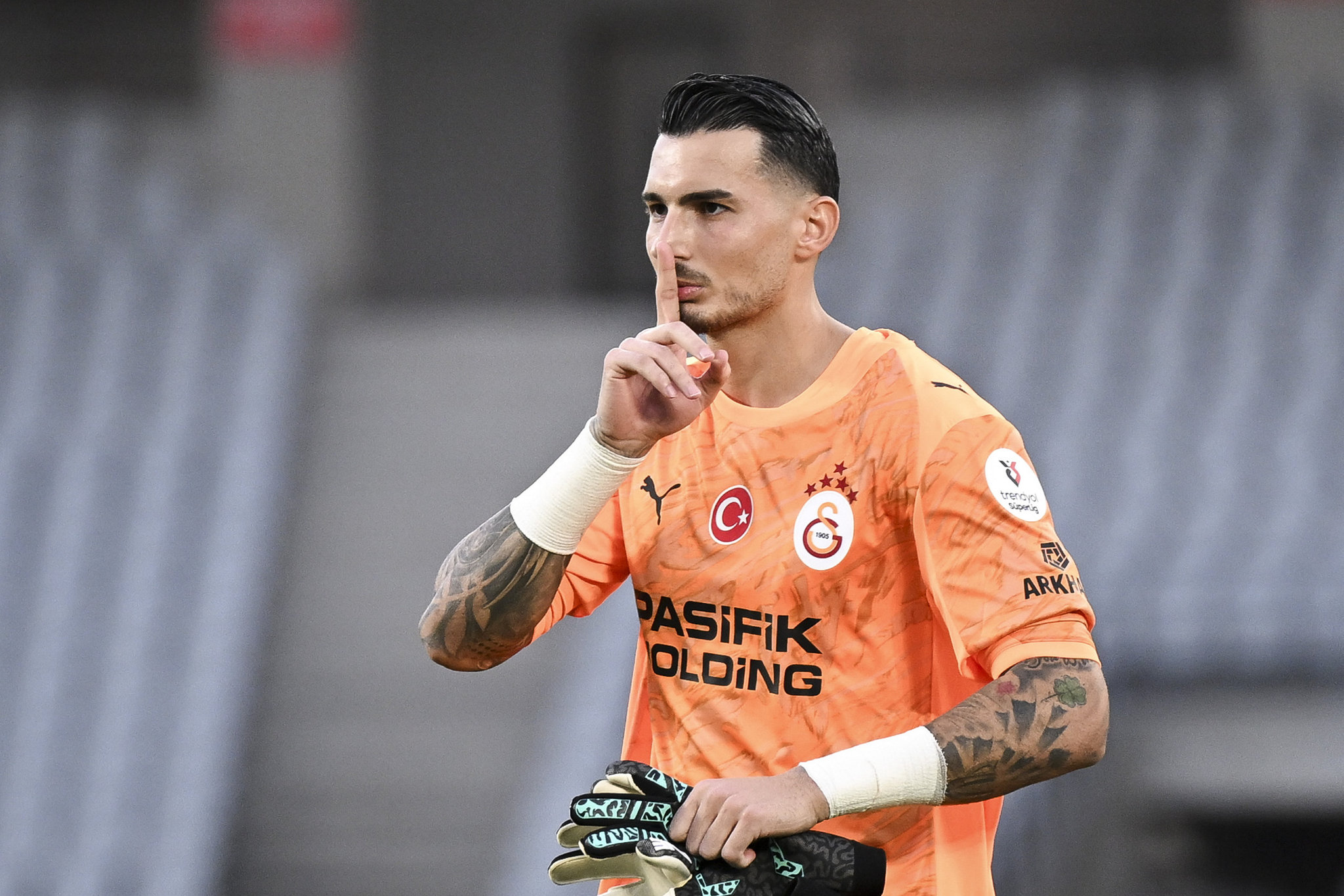 Uğurcan Çakır için özel madde! Frankfurt maçında...