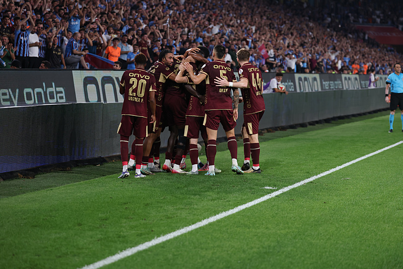 Usta yazardan Trabzonspor’un yıldızına övgü dolu sözler: Yürekli büyük dev adam!