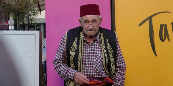 11 yaşından bu yana sokaklarda: Alın teriyle örnek oluyor