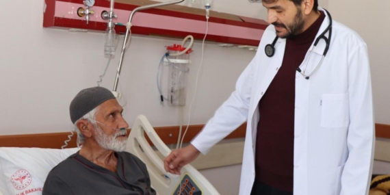 Acile getirilen hastanın kalp zarından 1 litre sıvı boşaltıldı