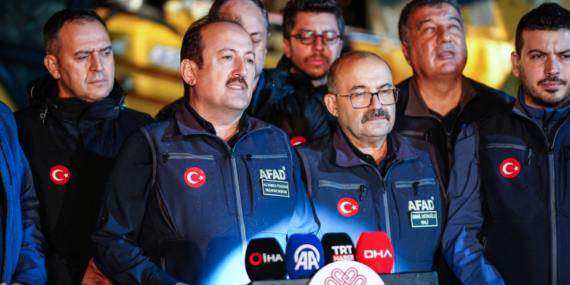 AFAD Başkanı Pehlivan: İlk etapta 100 konteyneri Sındırgı ilçemize ulaştırdık