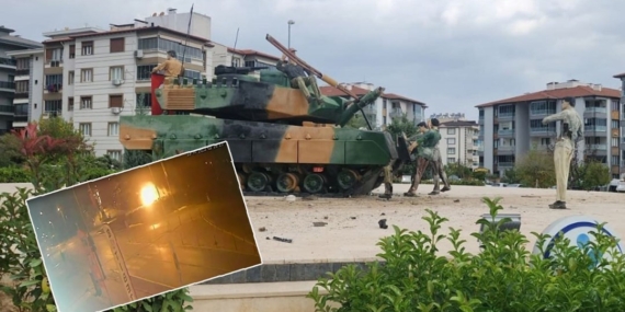 Anıt tanka çarpan otomobil alev aldı
