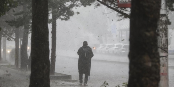 Ankara’da sağanak ve şiddetli rüzgar etkili oldu