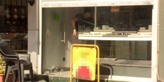 Antalya’da kuyumcu soygunu: Kameraları boyayıp 4 kilo altın çaldılar
