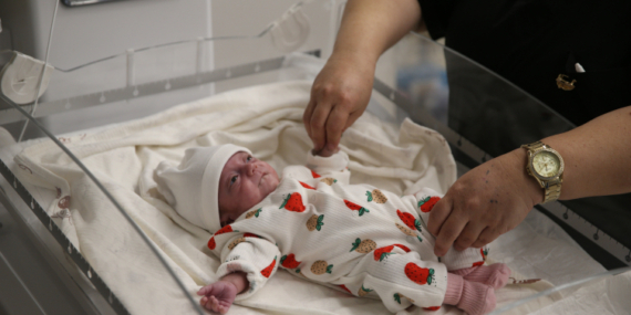 Asya bebek 108 gün sonra ana kucağına kavuştu