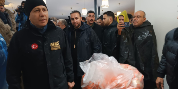 Bakan Yerlikaya, deprem bölgesinde incelemelerde bulundu