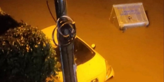 Balıkesir, İzmir ve Manisa’da su baskını: Caddeler su altında kaldı