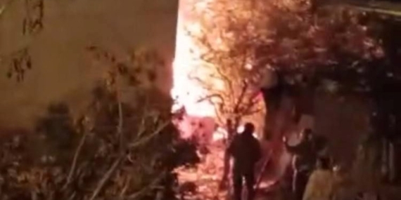 Başakşehir’de üç katlı binada yangın paniği