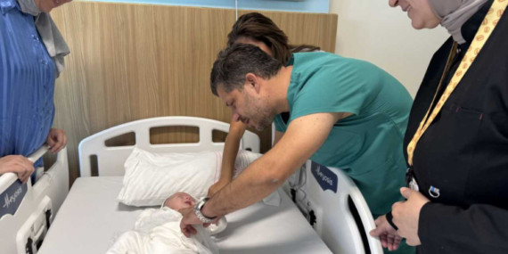 Bebeğe kıkırdak dokusundan iman tahtası yapıldı