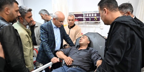 Belediye işçilerini taşıyan minibüs kaza yaptı: 4 yaralı