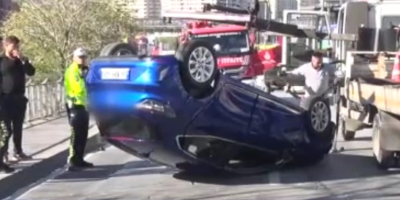 Beylikdüzü’nde E-5 yan yolda otomobil takla attı: Trafik kilitlendi