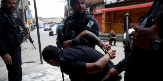 Brezilya’daki uyuşturucu operasyonunda 4’ü polis en az 60 kişi öldü