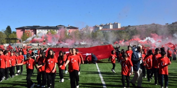 Deprem bölgesinde Cumhuriyet coşkusu