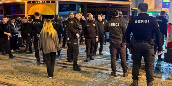 Eğlence mekanındaki kavga caddeye taştı: 2 kişi yaralandı