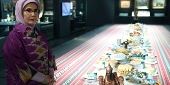 Emine Erdoğan, Katar’da İslam Eserleri Müzesi’ni ziyaret etti