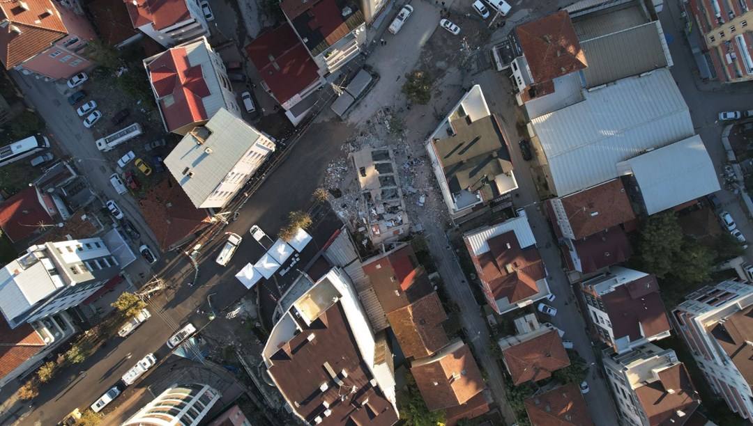 Gebze'de çöken binada 4 kişi öldü: Bilir ailesinden geriye bu not ve fotoğraf kaldı