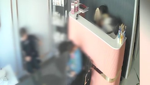 Güzellik merkezinde 200 liralık hırsızlık: 12 yaşındaki çocuk hırsızı durdurdu