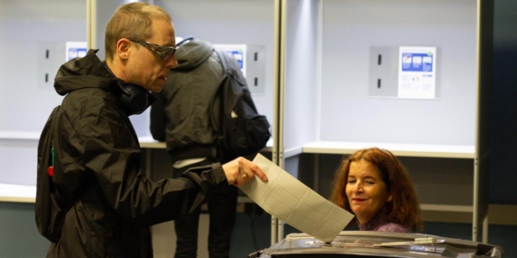 Hollanda genel seçimler için sandık başında