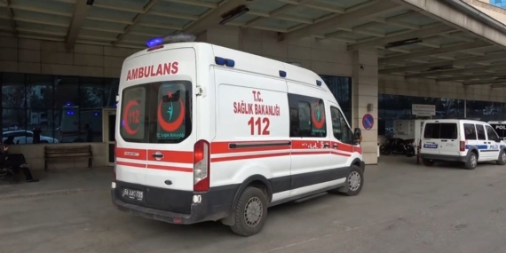 İki otomobil kavşakta çarpıştı: 4 yaralı