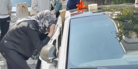 İki yaşındaki çocuk otomobilde kilitli kaldı