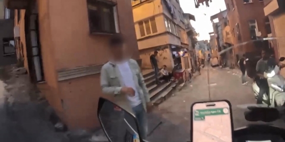 İspanyol Youtuber’ı “niye çekiyorsun” diye darbettiler: Saldırı anı kamerada