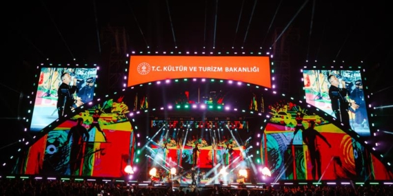 İzmir Kültür Yolu Festivali’nde Oğuzhan Koç coşkusu!
