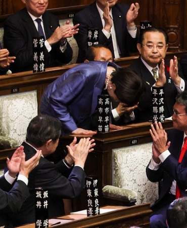 Japonya tarihinin ilk kadın başbakanı seçildi