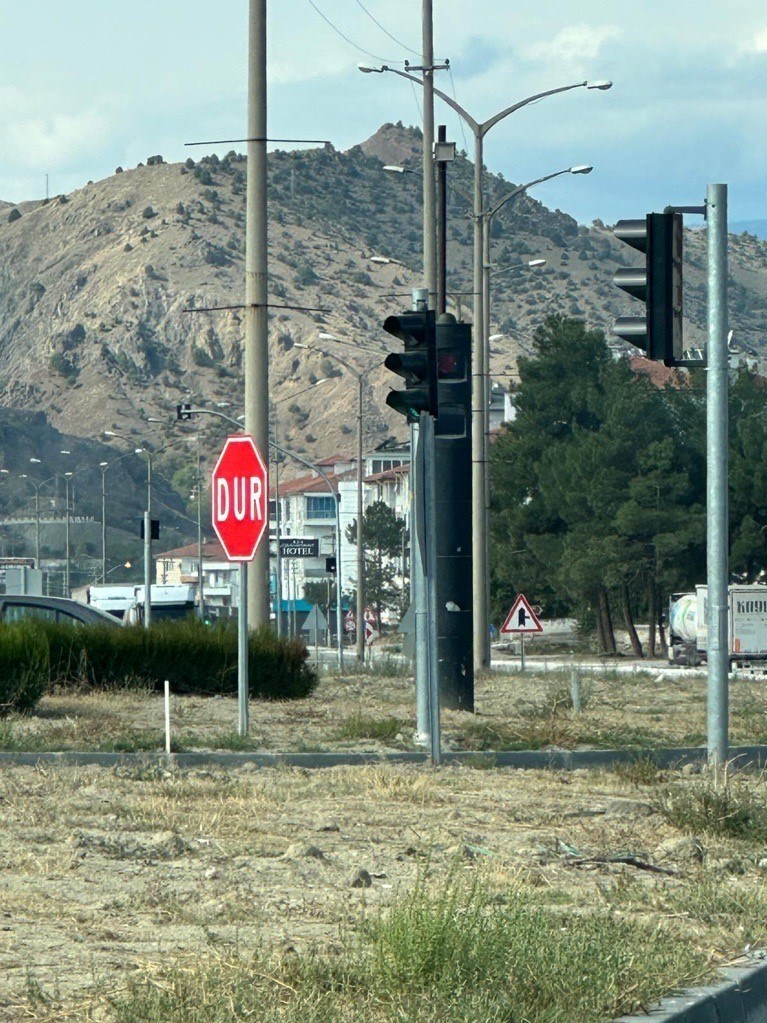 Kafa karıştıran trafik levhaları kalktı. Karadeniz yolu tertemiz oldu - 3