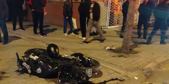 Kamyonet motosiklete çarptı: 1 ölü, 1 yaralı