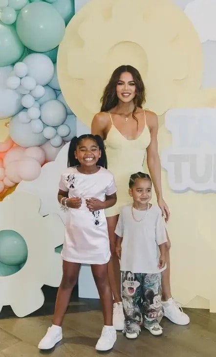 Kardashian'dan itiraf: "3 yıldır Elime erkek eli değmedi"