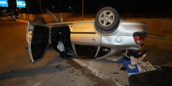 Kırıkkale’de refüje çarpan otomobil takla attı: 1’i ağır 2 yaralı