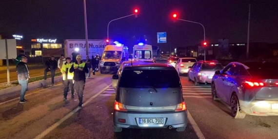 Kırmızı ışıkta zincirleme kaza: 2’si çocuk 5 yaralı